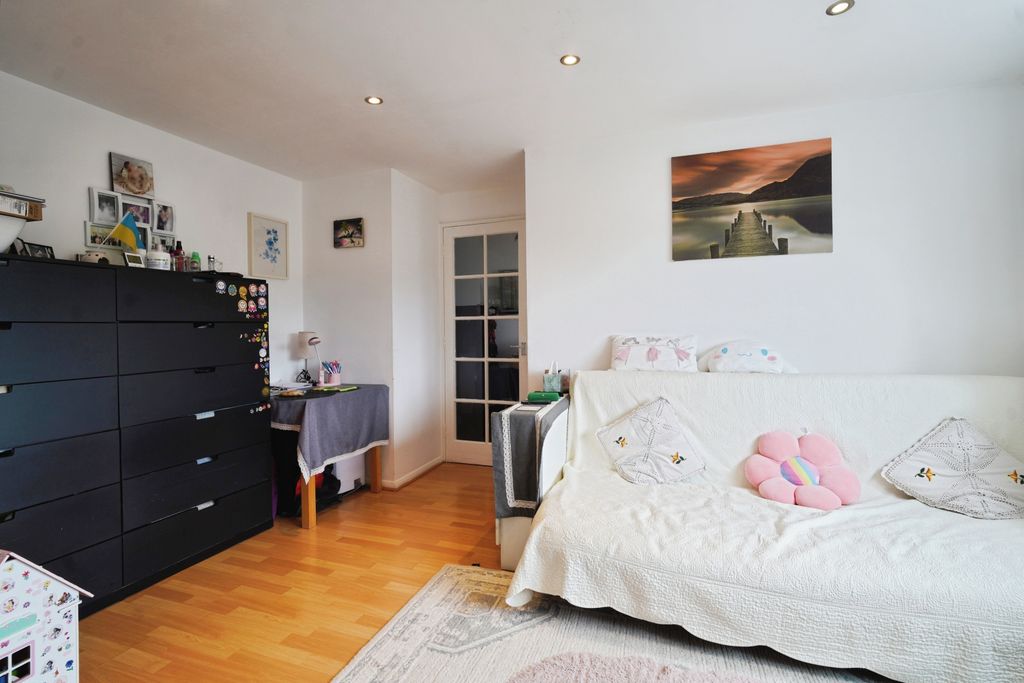 Property photo 2 of 9 Living Area