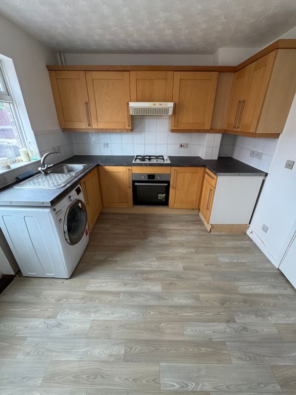 Property photo 2 of 7 Kitchen