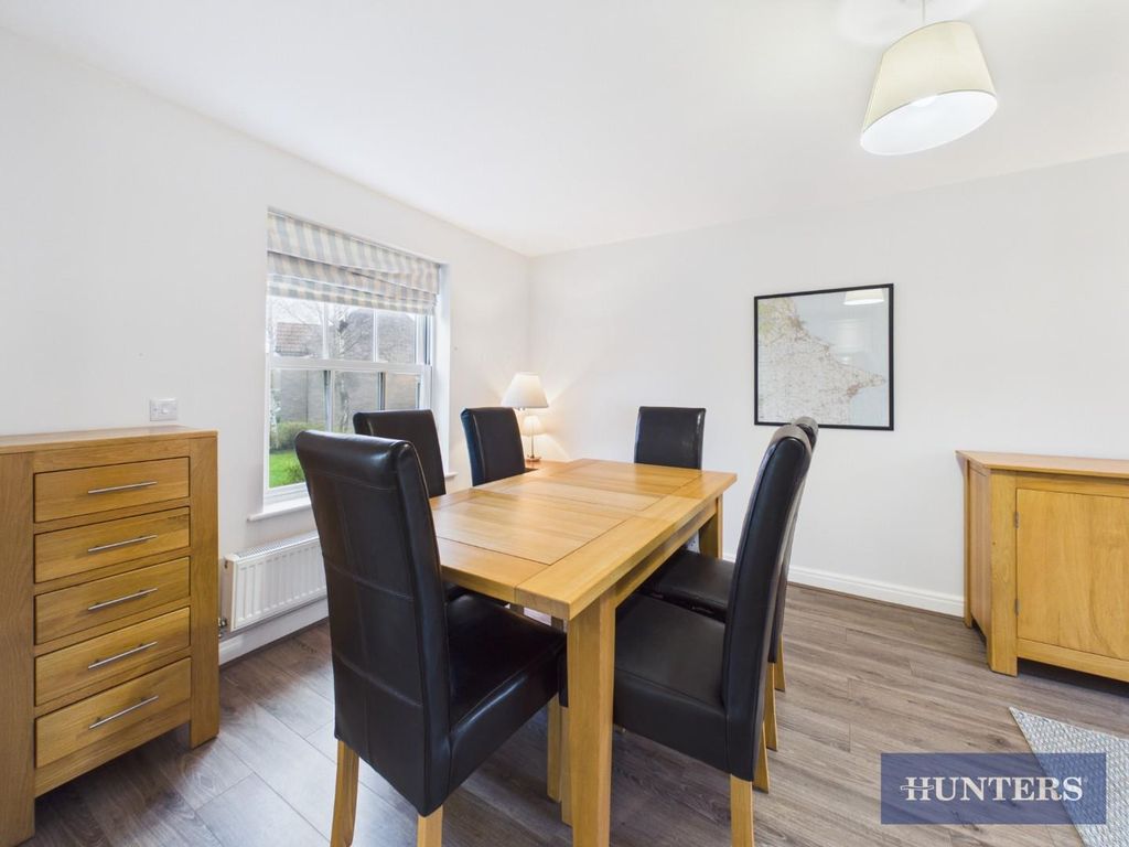 Property photo 3 of 21 Dining Area