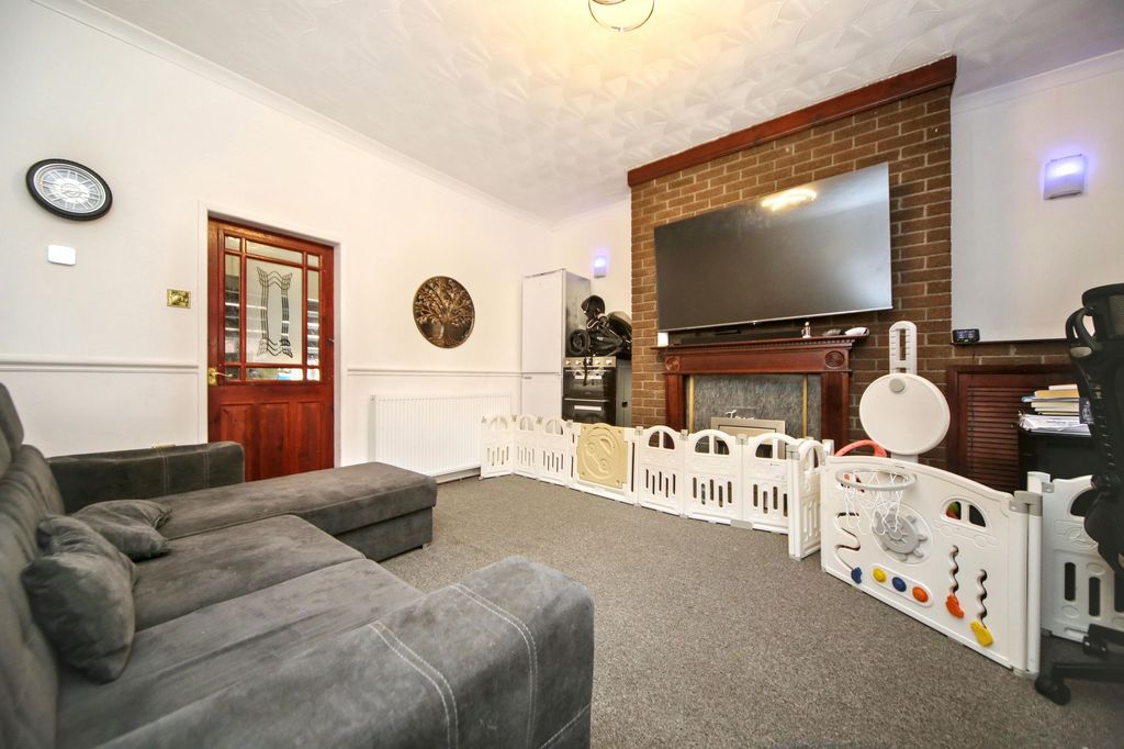 Property photo 2 of 12