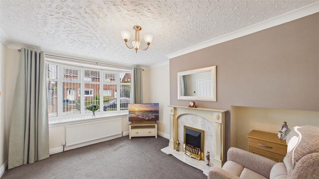 Property photo 2 of 21 Lounge