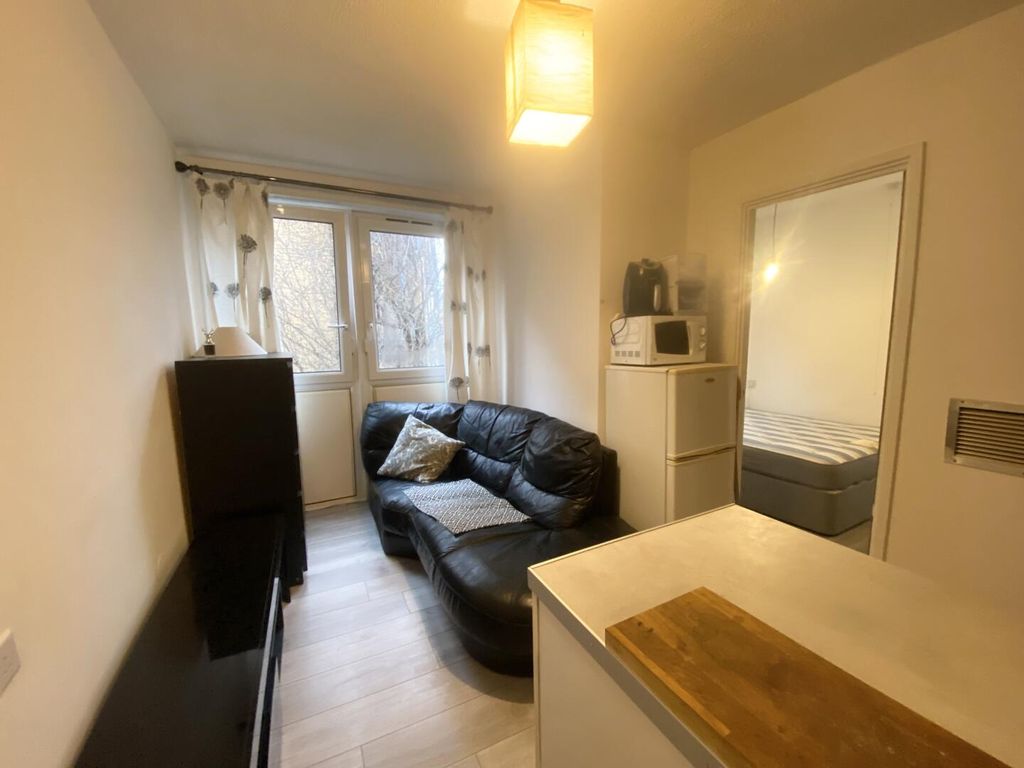 Property photo 3 of 6 Living Room