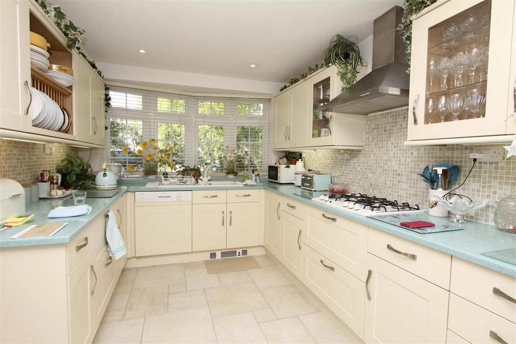 Property photo 3 of 15 Kitchen.Jpg