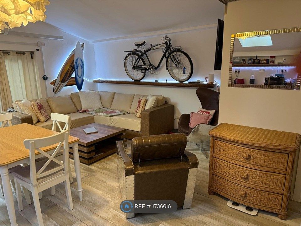 Property photo 3 of 12 Kitchen Siting Room