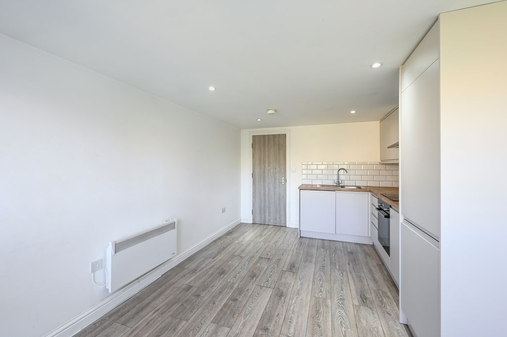 Property photo 3 of 8 Lansdowne Road,81,2- (6)