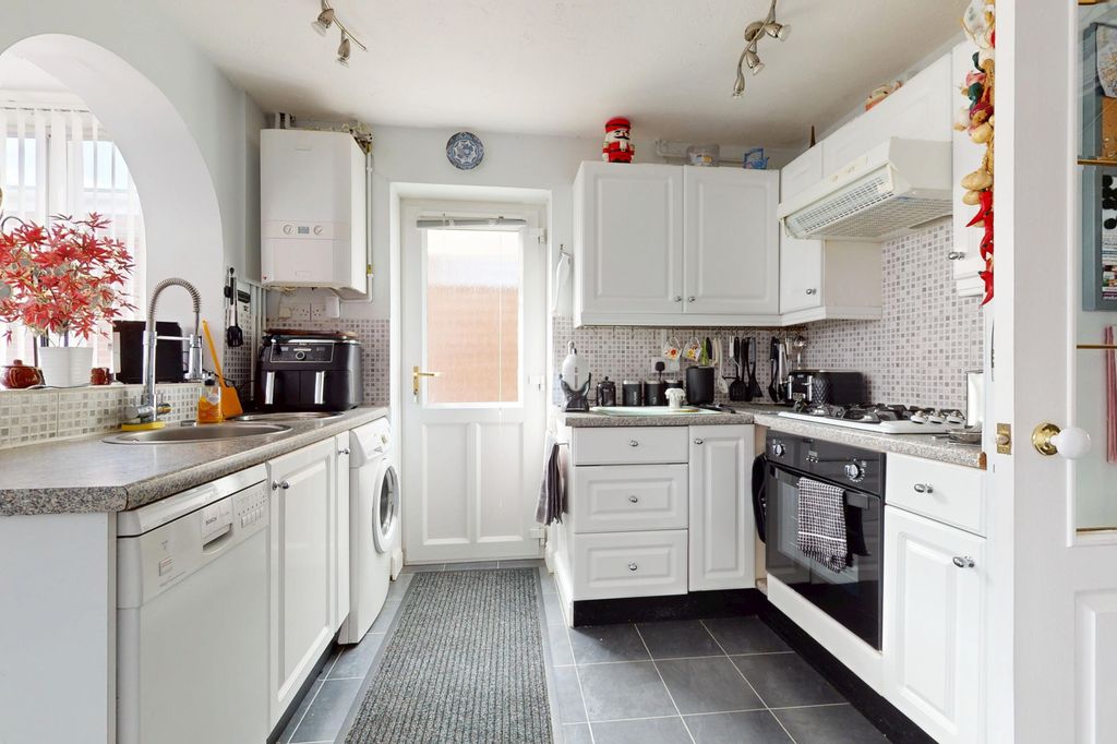 Property photo 2 of 11