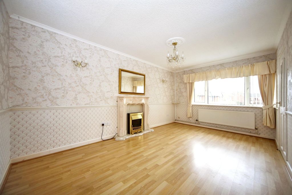 Property photo 2 of 25