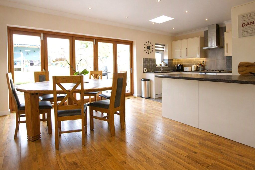 Property photo 2 of 14 Picture No. 24