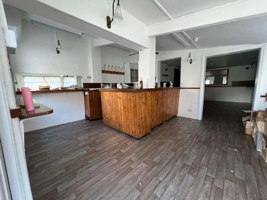 Property photo 1 of 5