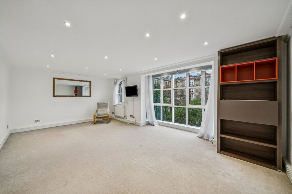 Property photo 3 of 15 Reception