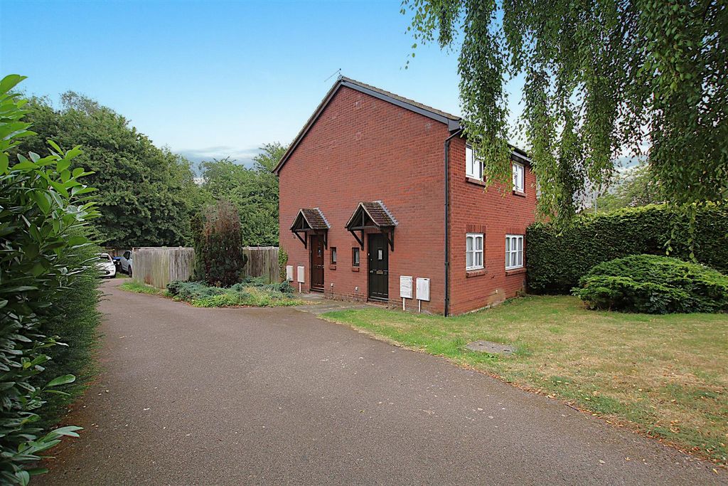 Property photo 2 of 8 17 Tiptoe Front.Jpg