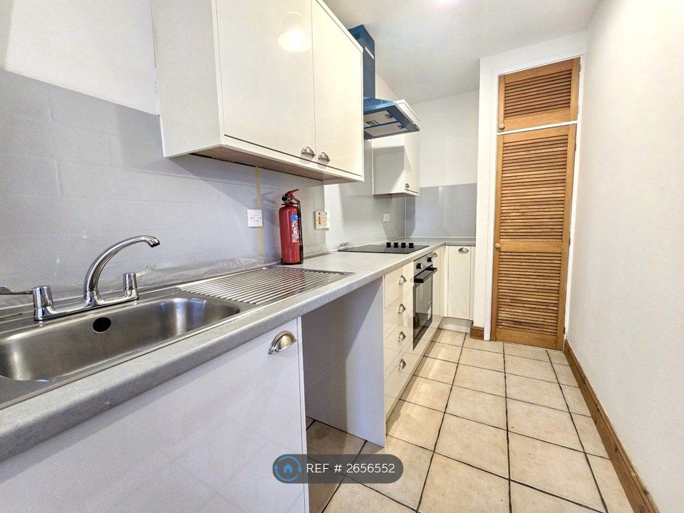 Property photo 3 of 8 Kitchen