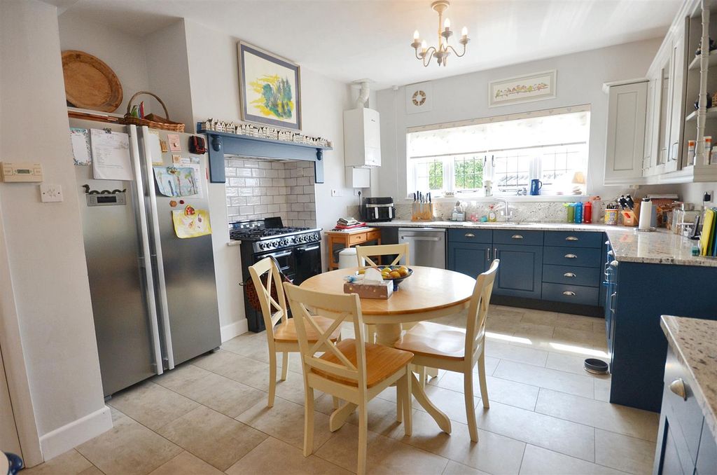 Property photo 3 of 13 Kitchen/Breakfast Room