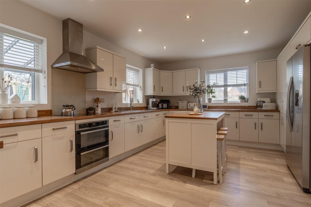 Property photo 3 of 41