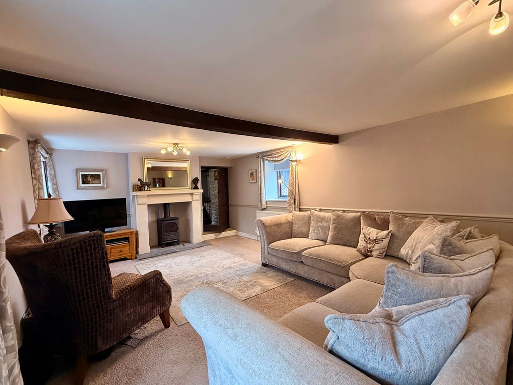 Property photo 3 of 23 Sitting Room