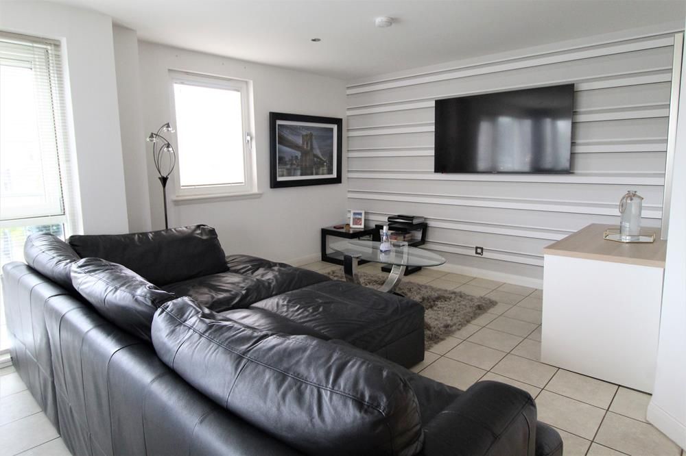 Property photo 1 of 10 L