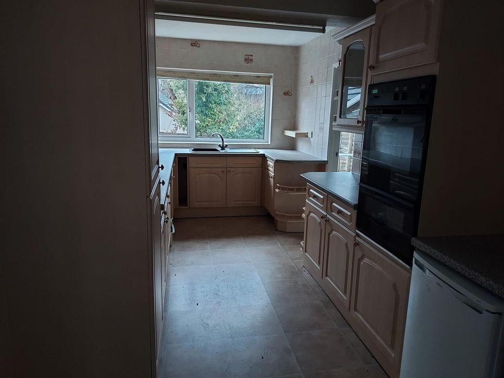 Property photo 3 of 16 Kitchen 3.Jpg