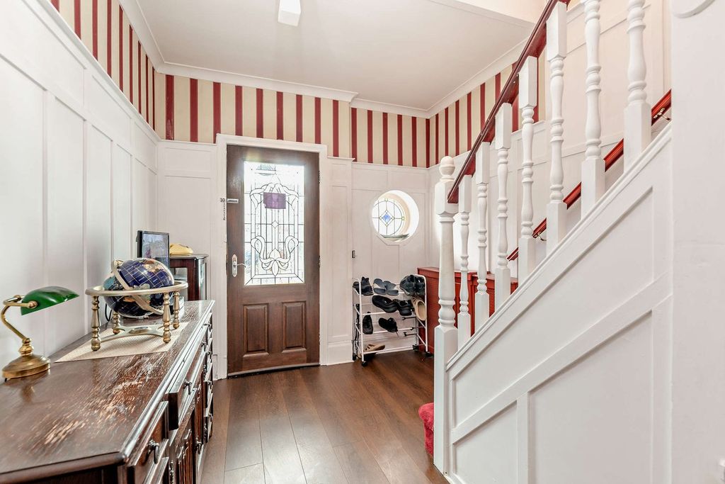 Property photo 2 of 32