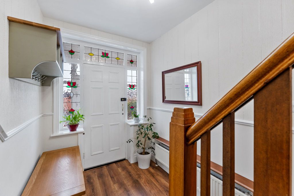 Property photo 3 of 32 Photograph 3