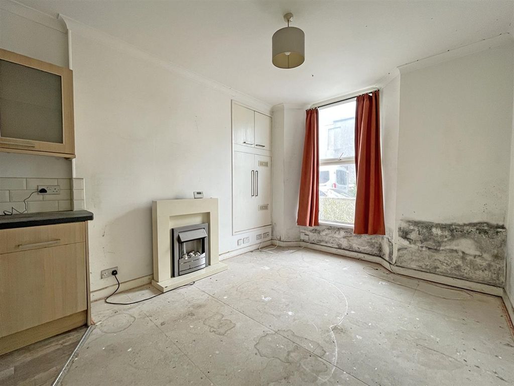 Property photo 2 of 7 Charlotte Street 41 Flat 2 Living Room 2.Jpg