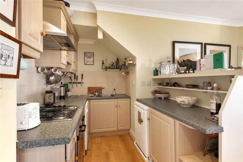 Property photo 3 of 10 Kitchen