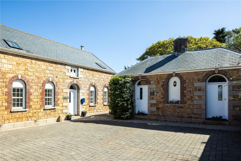 Property photo 1 of 18 Front External