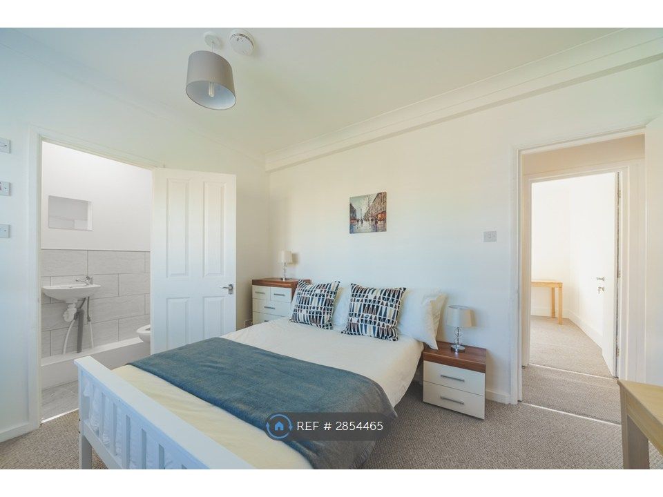 Property photo 1 of 7 Ensuite Bedroom With Shower Basin And Toliet