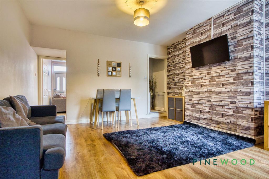 Property photo 3 of 18 Dining Room