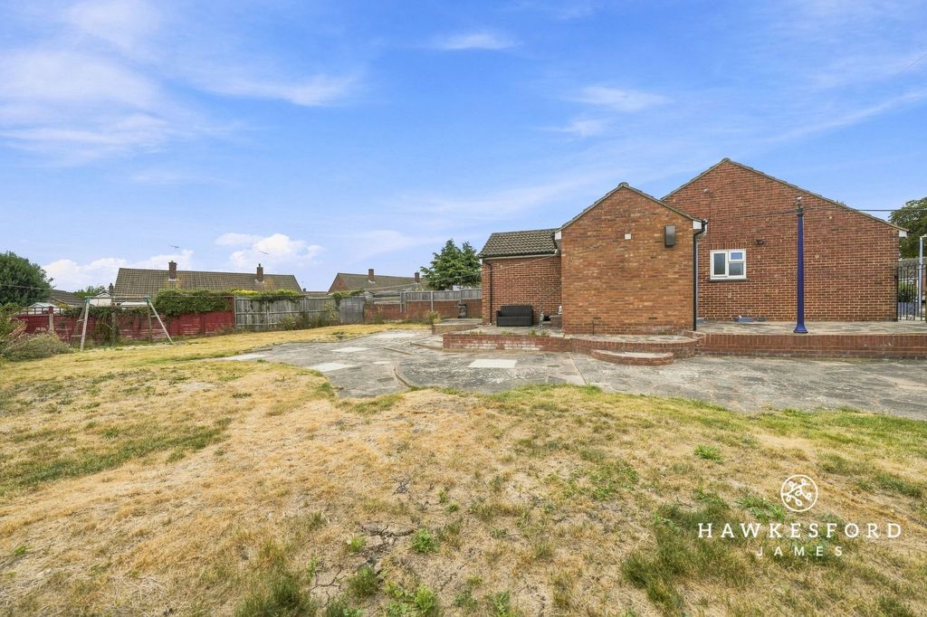 Property photo 2 of 16 Prentis Close, Sittingbourne - Garden
