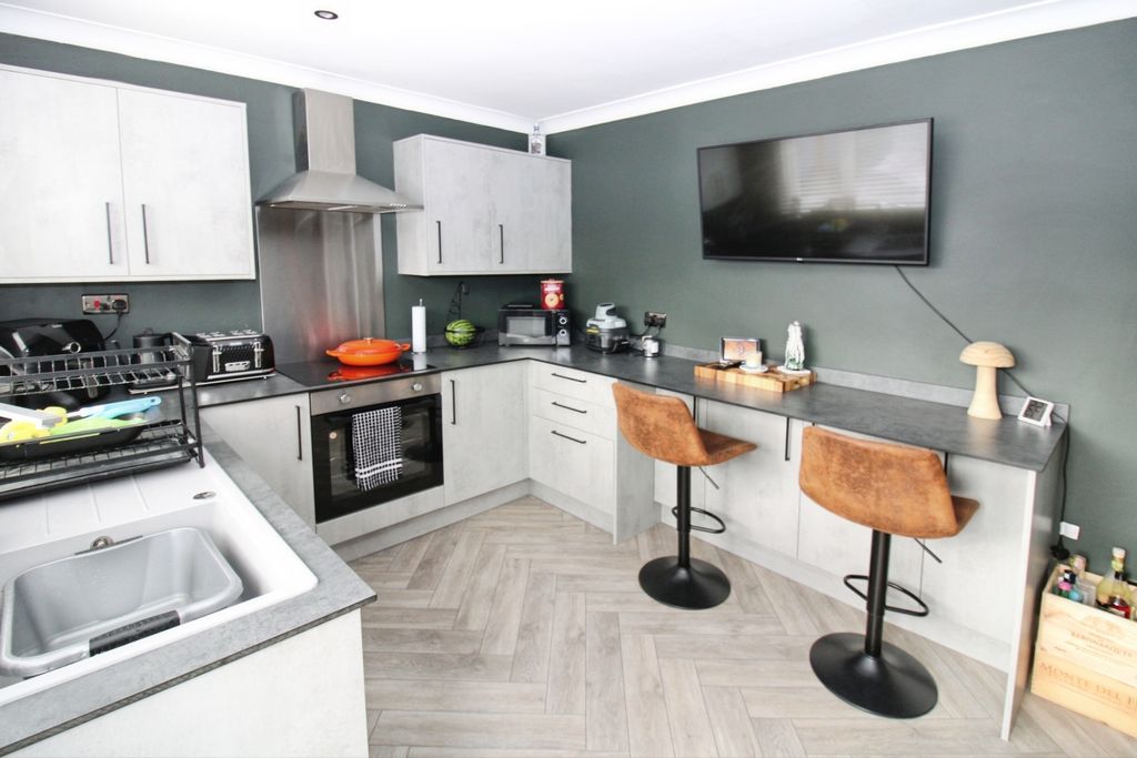 Property photo 3 of 12 Fitted Dining Kitchen
