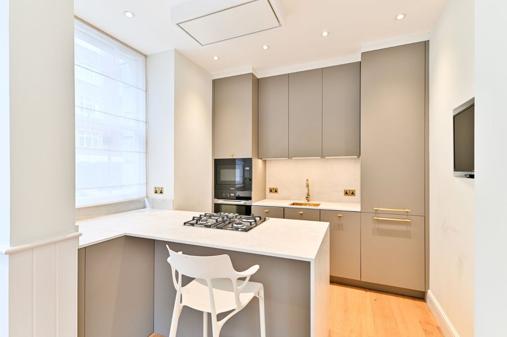Property photo 1 of 10 Open Plan Kitchen