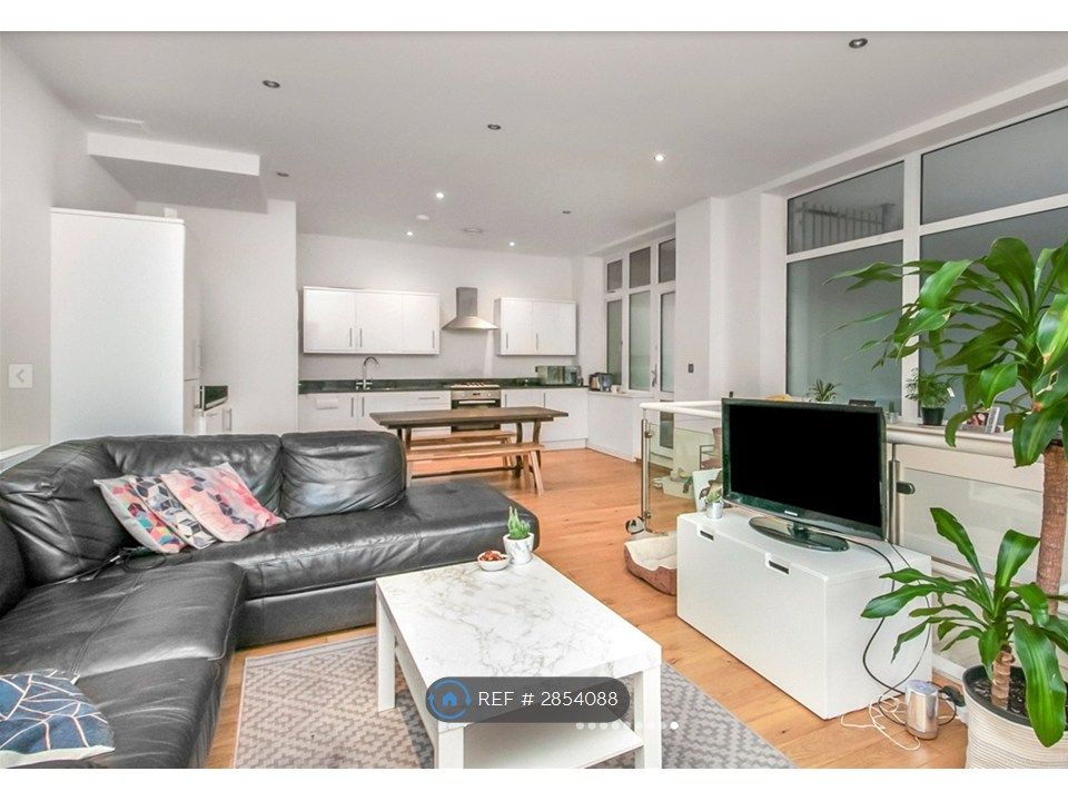 Property photo 3 of 9 Lounge