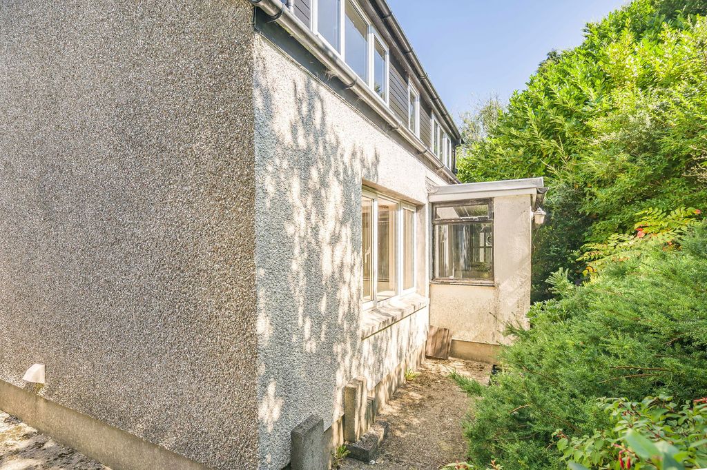 Property photo 2 of 31