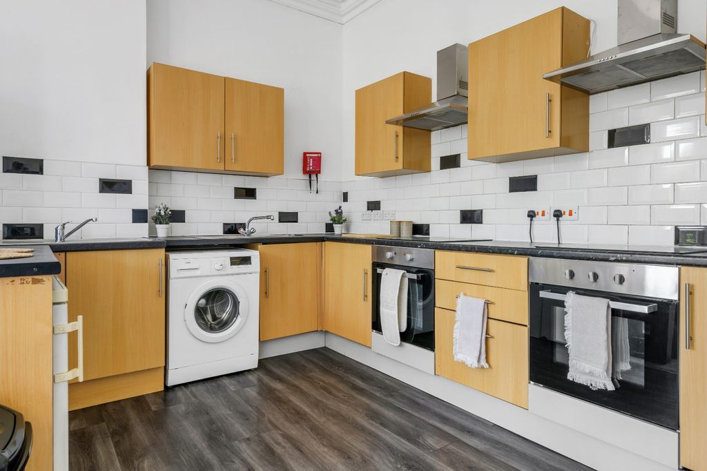 Property photo 3 of 7 Picture No. 32