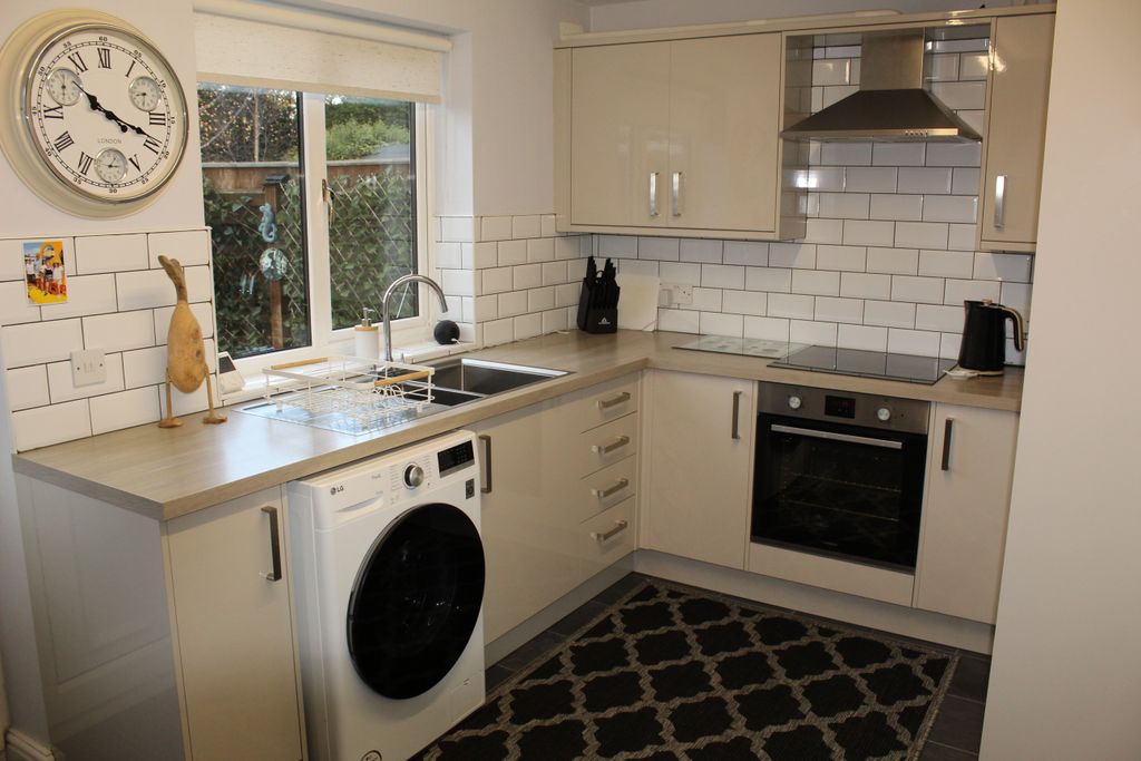 Property photo 3 of 12