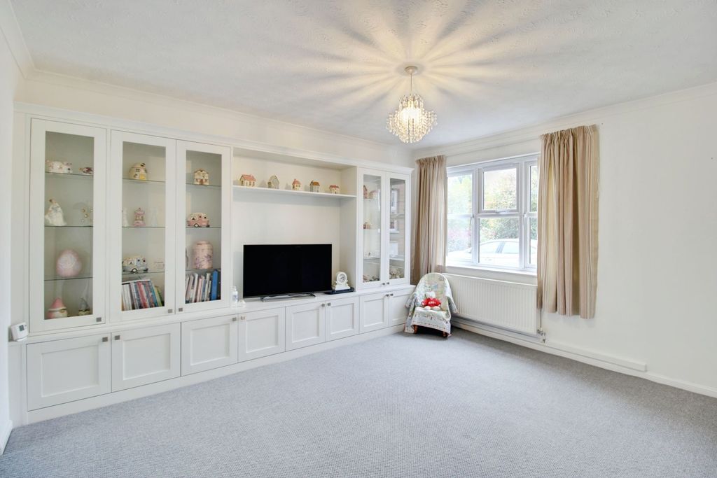 Property photo 2 of 12