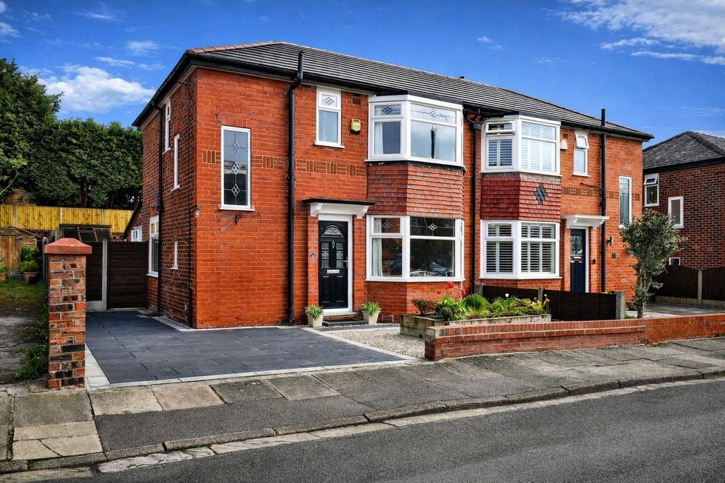 Property photo 1 of 18 External