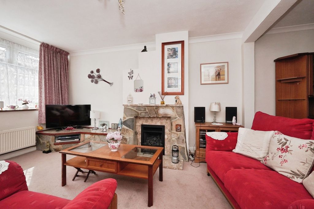 Property photo 3 of 17 Photo