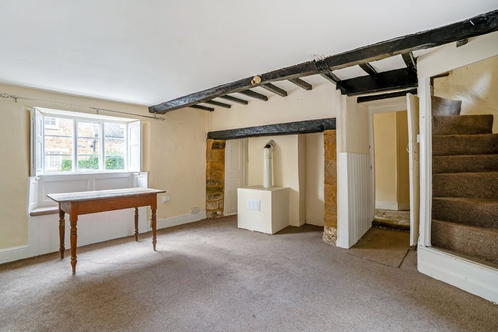Property photo 2 of 7 Sitting Room