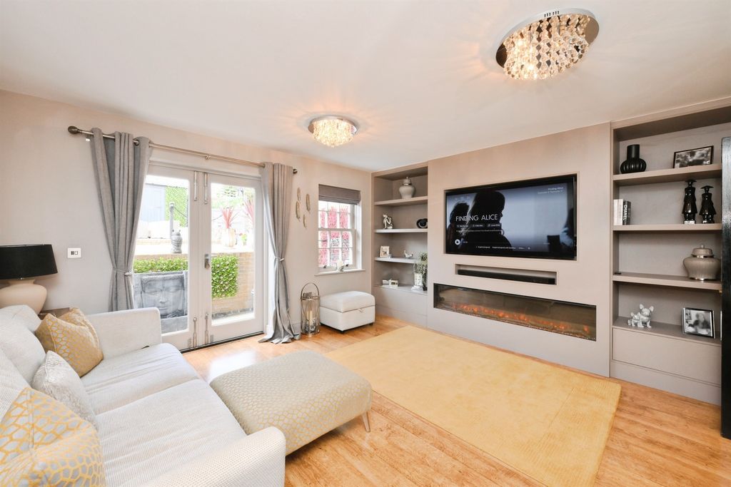 Property photo 2 of 21