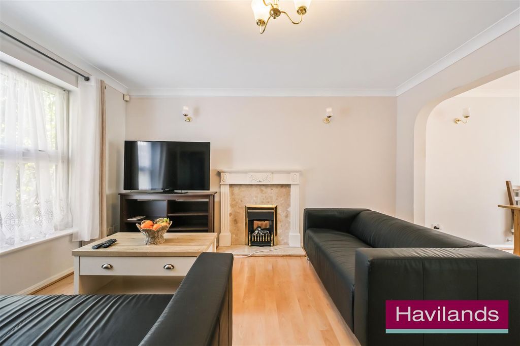 Property photo 2 of 23 Buchanan Close-1.Jpg