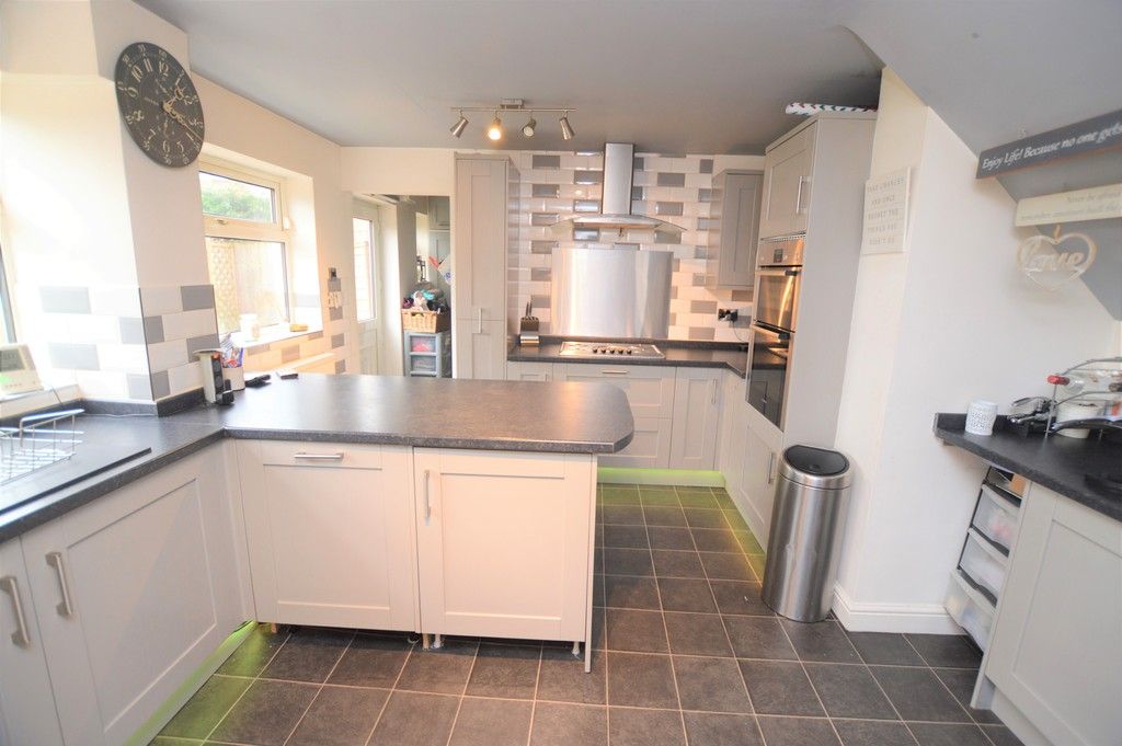 Property photo 3 of 19 Kitchen