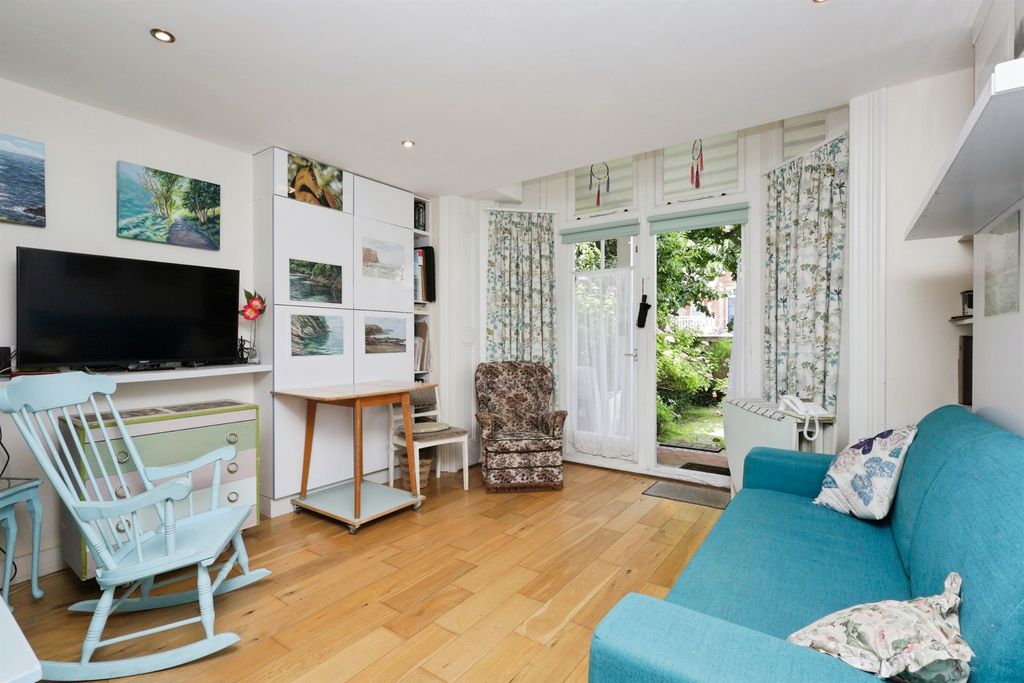 Property photo 3 of 11