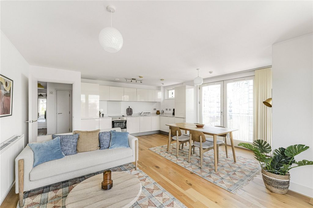 Property photo 1 of 17 Reception/Kitchen