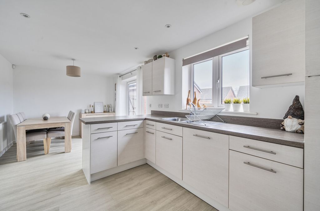 Property photo 3 of 22 1408798-7-6989Bdd...