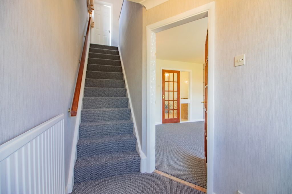 Property photo 2 of 15 Hallway