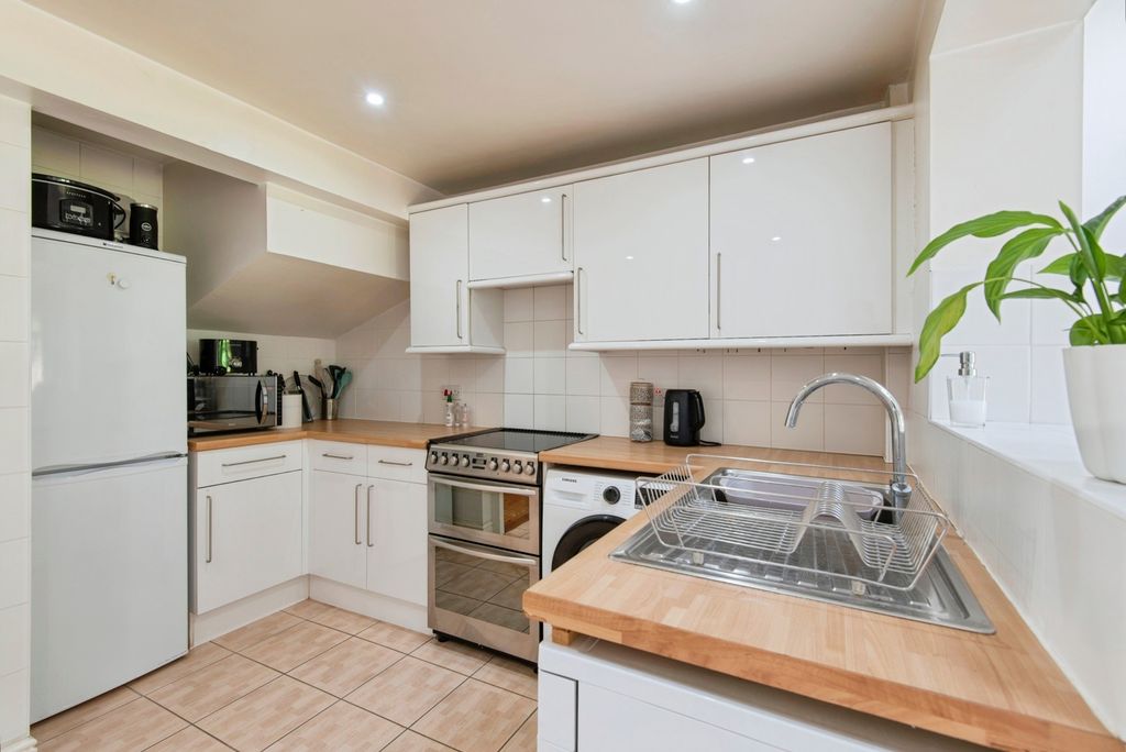 Property photo 3 of 17 Kitchen