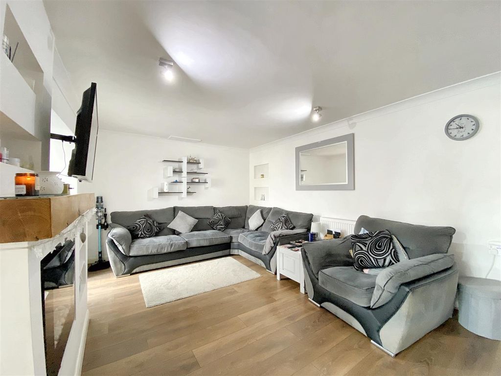 Property photo 3 of 24 E55D5905-Ab71-4444-A2E4-53F3Ddca401C.Jpg