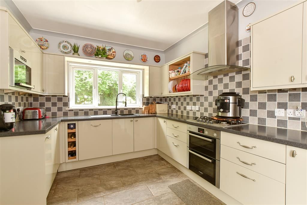 Property photo 3 of 15 Kitchen