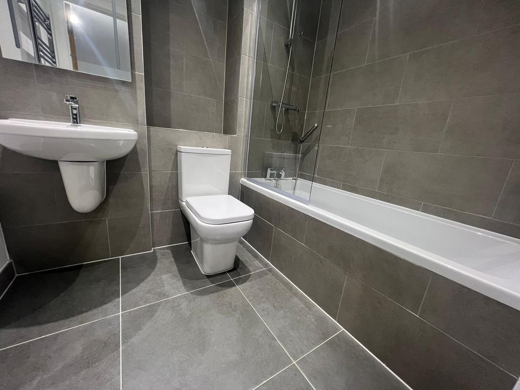 Property photo 2 of 7 Bathroom